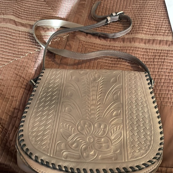 Patricia Nash Saddle Bag Taupe/Putty Tooled Leather w braided black leather trim - Picture 9 of 9